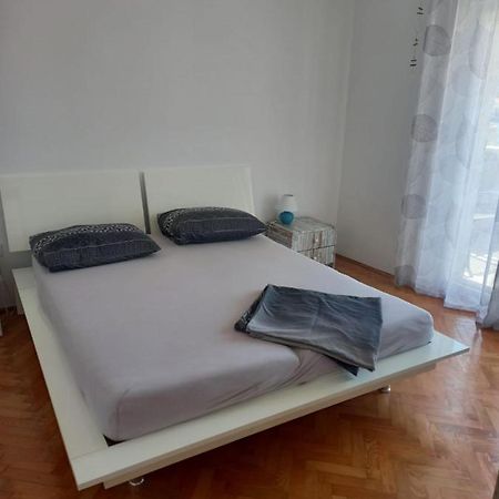 Apartman Rebeka Jezera Kültér fotó