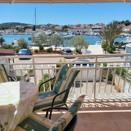 Apartman Rebeka Jezera Kültér fotó