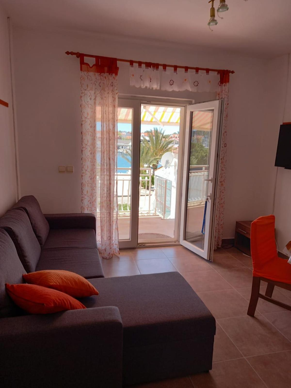 Apartman Rebeka Jezera Kültér fotó