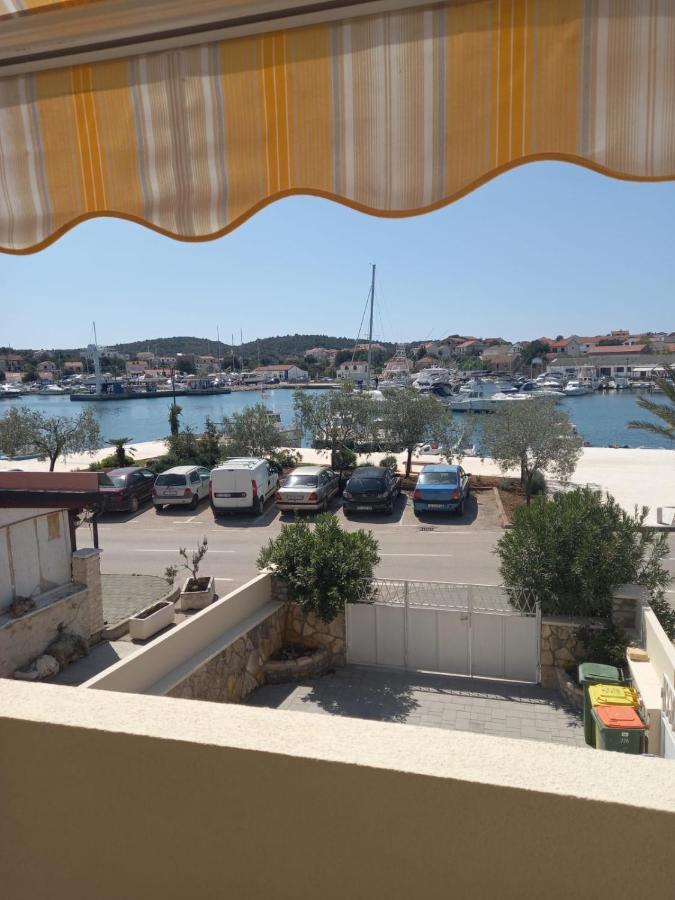 Apartman Rebeka Jezera Kültér fotó