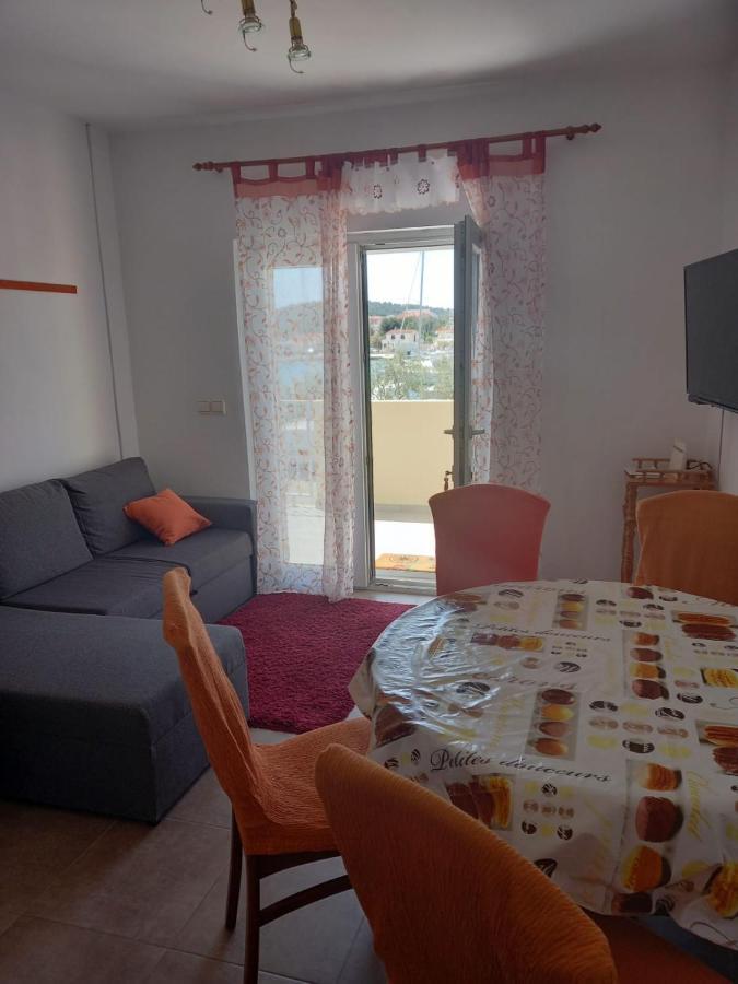Apartman Rebeka Jezera Kültér fotó