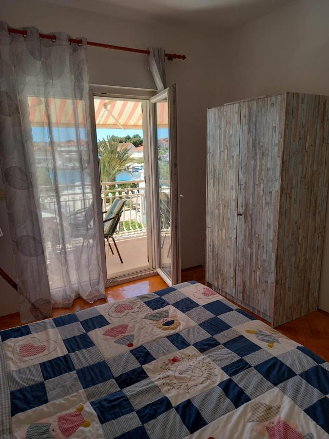 Apartman Rebeka Jezera Kültér fotó