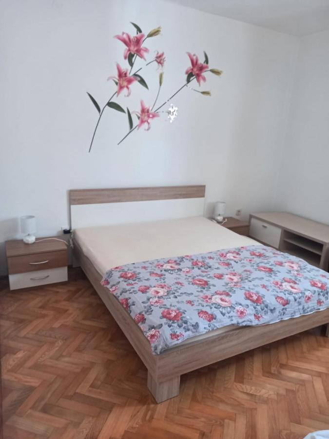 Apartman Rebeka Jezera Kültér fotó