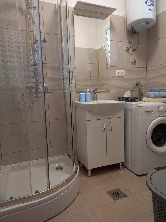Apartman Rebeka Jezera Kültér fotó